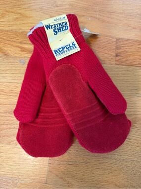 🆕Aris Weather Shed ladies Acrylic knit red‎ mittens NWT Palm lining Winter